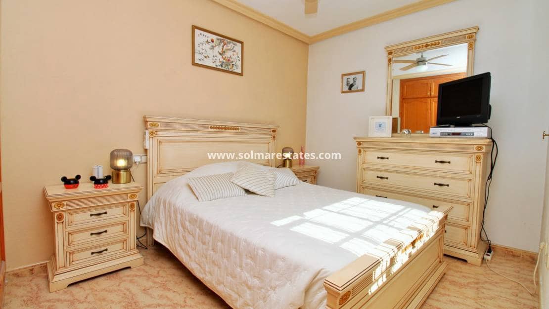 3 Zimmer Reihenhaus zu verkaufen in Villamartin mit Pool Garage - 229.950 € (Ref: 10111855)