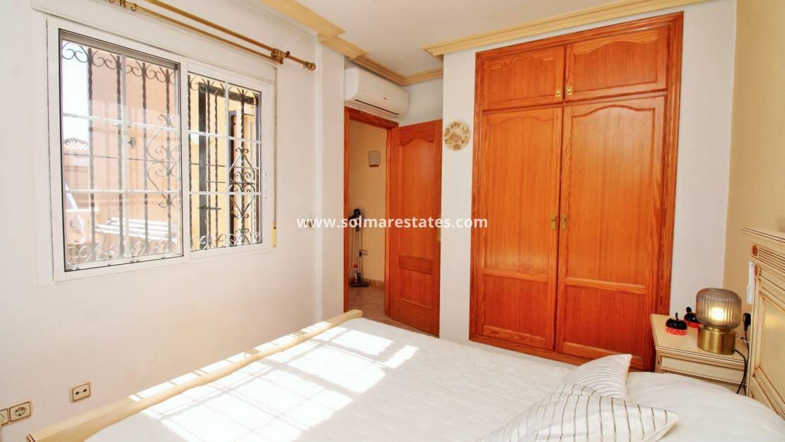 3 Zimmer Reihenhaus zu verkaufen in Villamartin mit Pool Garage - 229.950 € (Ref: 10111855)