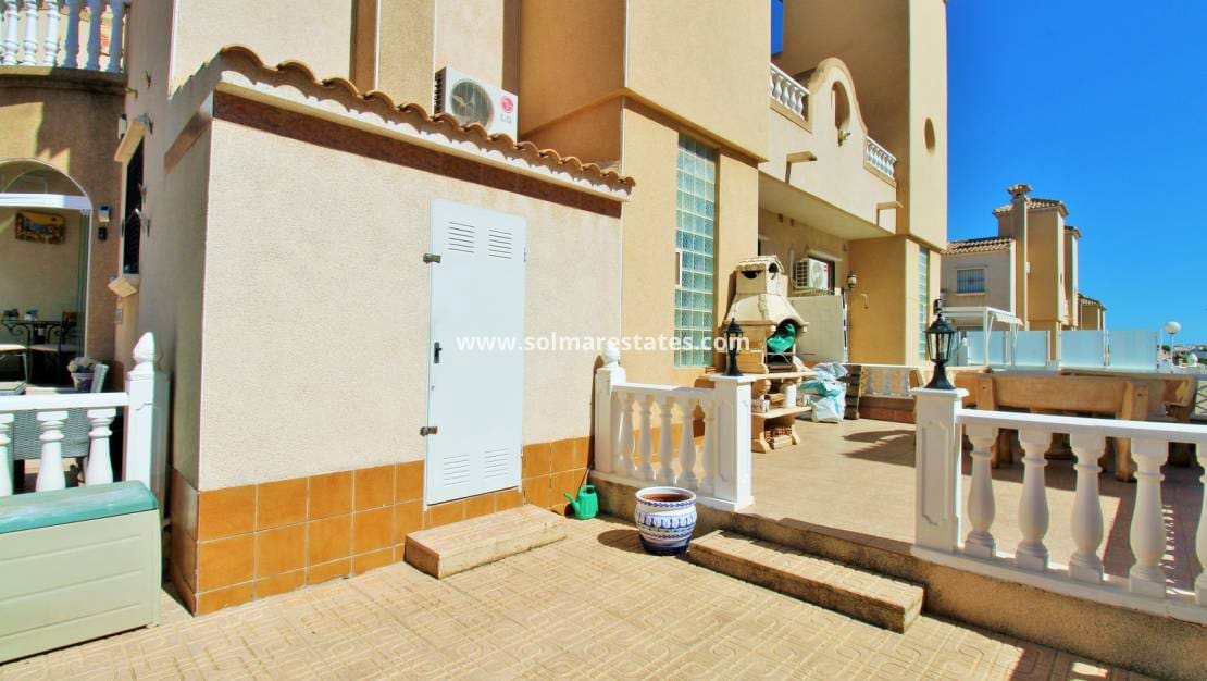 3 Zimmer Reihenhaus zu verkaufen in Villamartin mit Pool Garage - 229.950 € (Ref: 10111855)