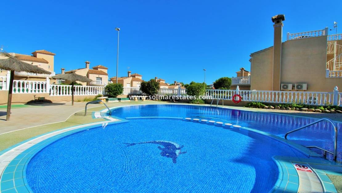 3 Zimmer Reihenhaus zu verkaufen in Villamartin mit Pool Garage - 229.950 € (Ref: 10111855)