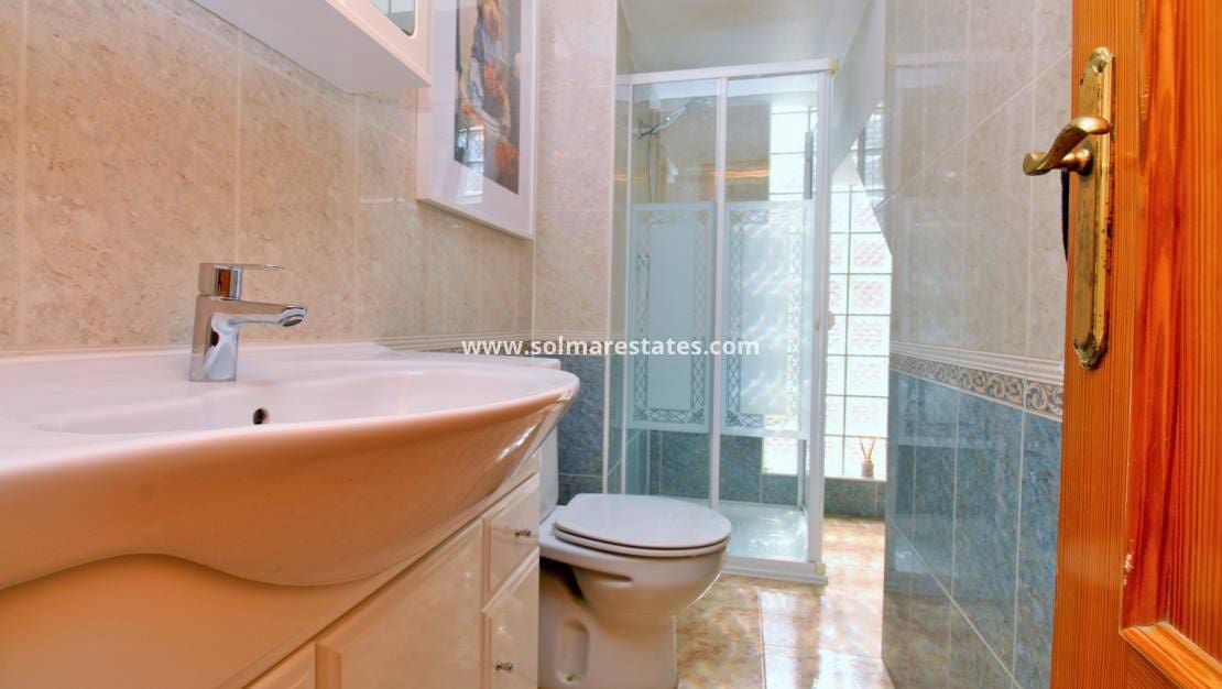 3 Zimmer Reihenhaus zu verkaufen in Villamartin mit Pool Garage - 229.950 € (Ref: 10111855)
