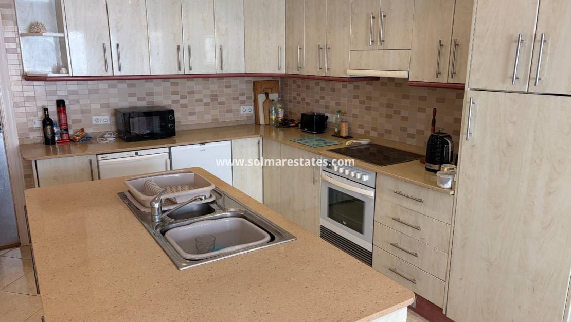 3 slaapkamer Huis te koop in La Zenia met garage - € 329.950 (Ref: 10120761)
