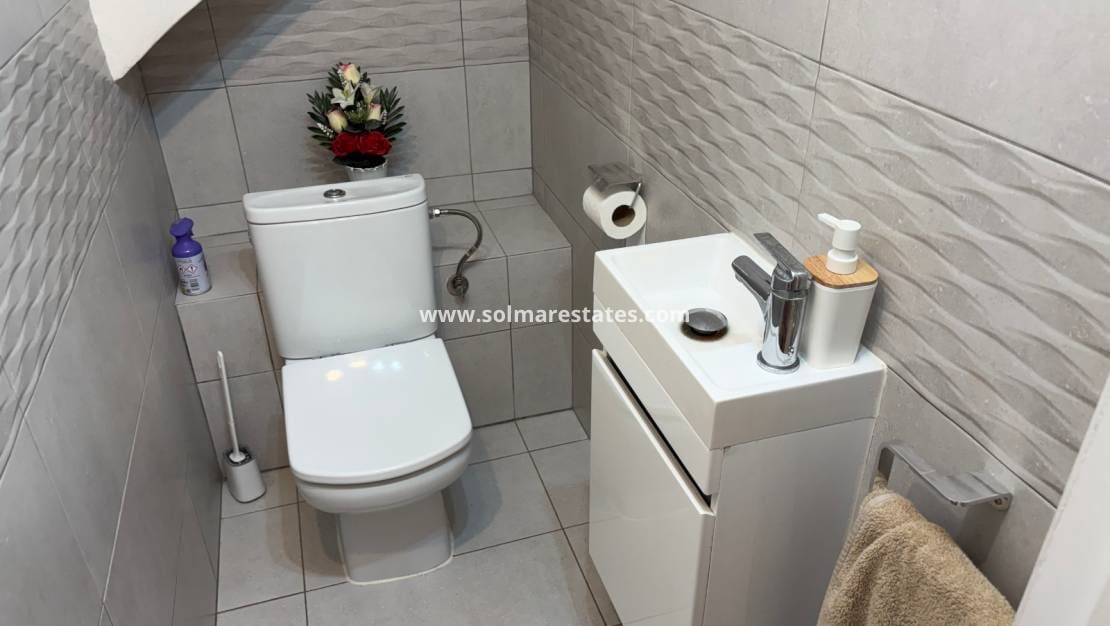 3 slaapkamer Huis te koop in La Zenia met garage - € 329.950 (Ref: 10120761)