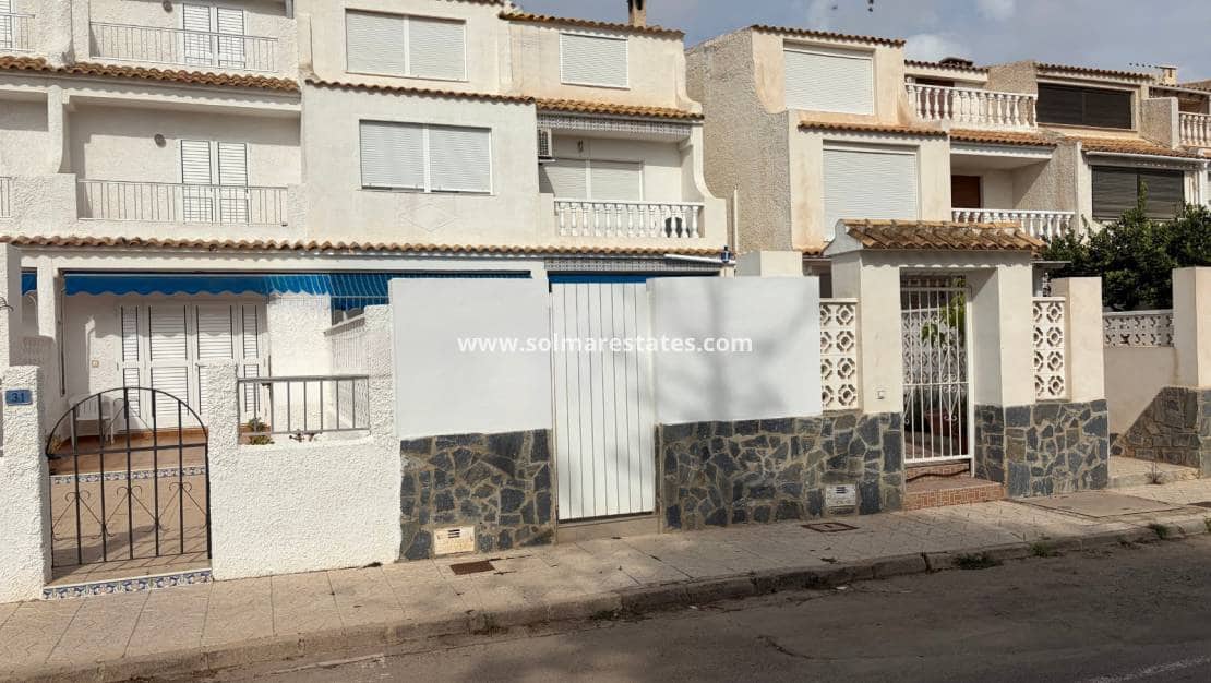3 slaapkamer Huis te koop in La Zenia met garage - € 329.950 (Ref: 10120761)