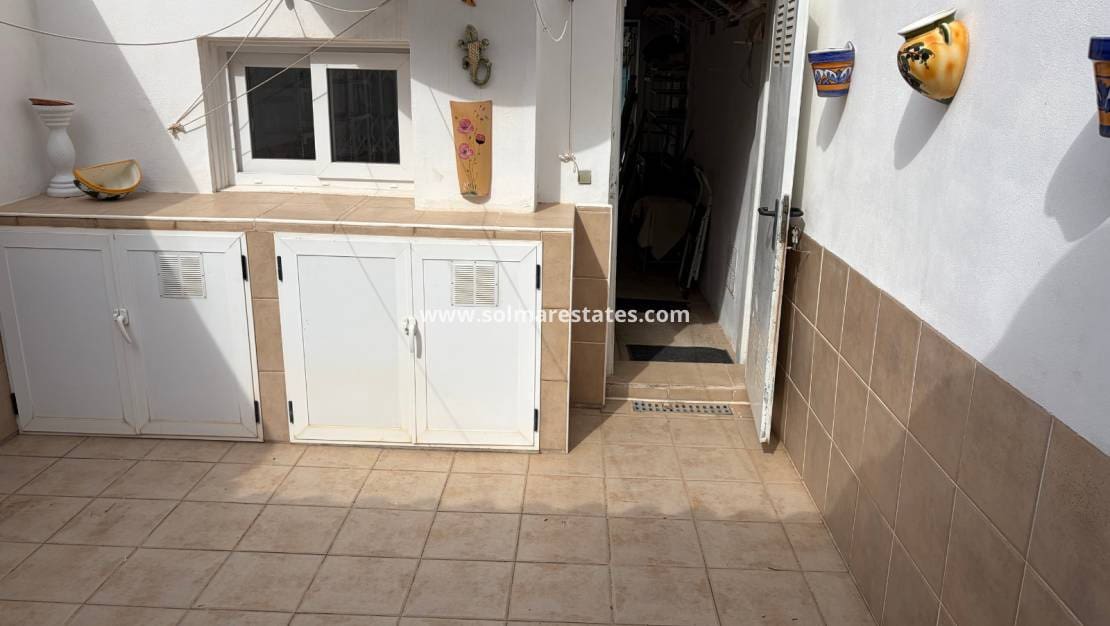 3 slaapkamer Huis te koop in La Zenia met garage - € 329.950 (Ref: 10120761)