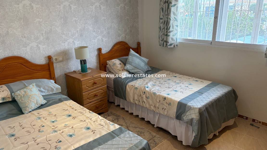 3 slaapkamer Huis te koop in La Zenia met garage - € 329.950 (Ref: 10120761)