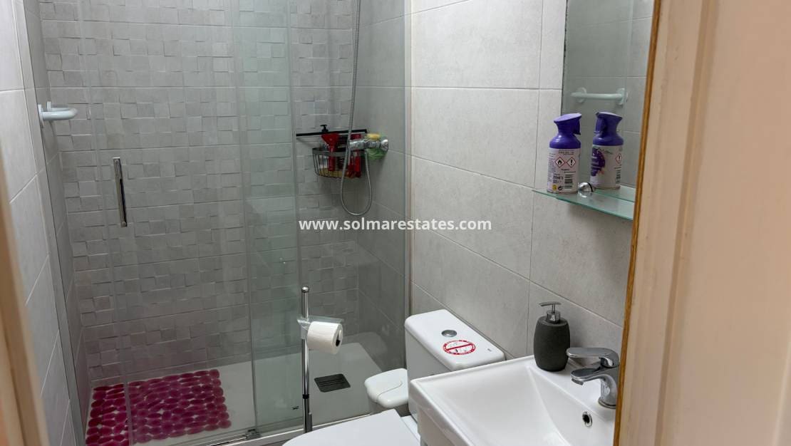 3 slaapkamer Huis te koop in La Zenia met garage - € 329.950 (Ref: 10120761)