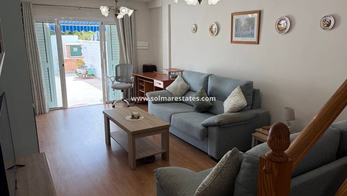 3 slaapkamer Huis te koop in La Zenia met garage - € 329.950 (Ref: 10120761)