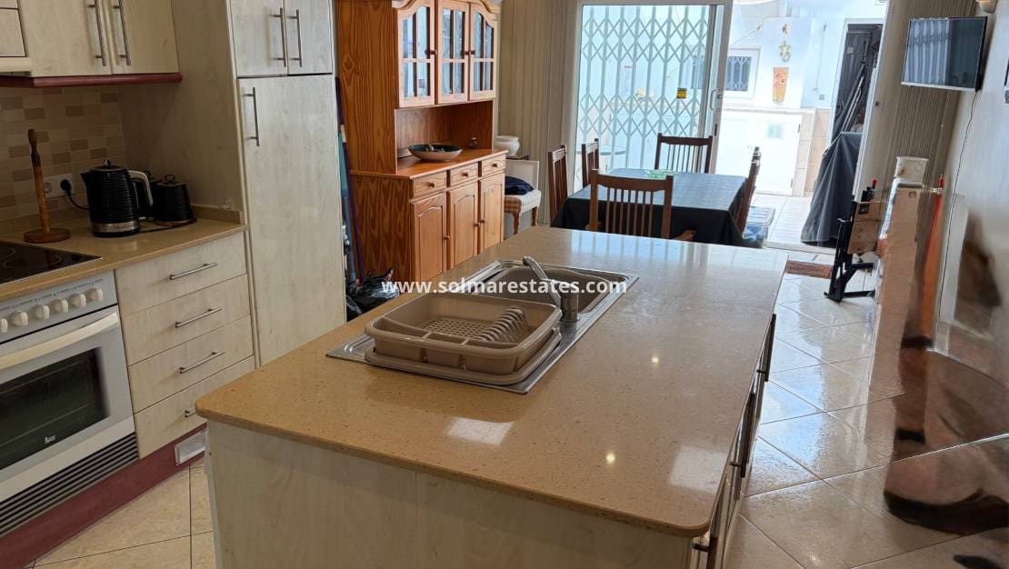 3 slaapkamer Huis te koop in La Zenia met garage - € 329.950 (Ref: 10120761)