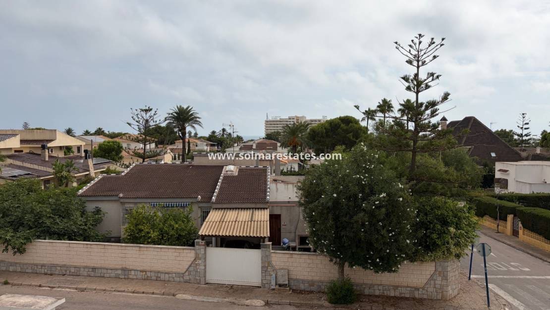 3 slaapkamer Huis te koop in La Zenia met garage - € 329.950 (Ref: 10120761)