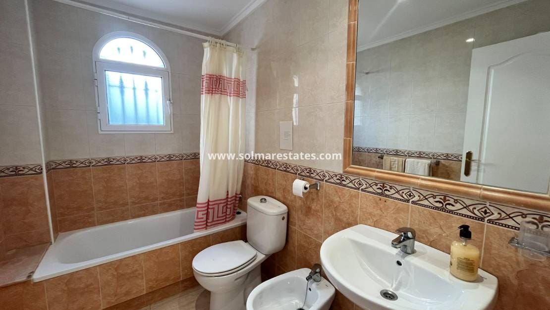 3 sovrum Semi-fristående Villa till salu i Villamartin med pool - 224 950 € (Ref: 10120887)