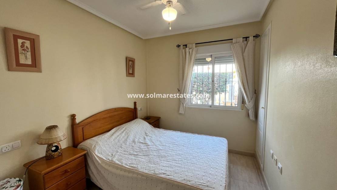 3 sovrum Semi-fristående Villa till salu i Villamartin med pool - 224 950 € (Ref: 10120887)
