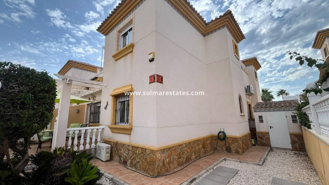 3 sovrum Semi-fristående Villa till salu i Villamartin med pool - 224 950 € (Ref: 10120887)