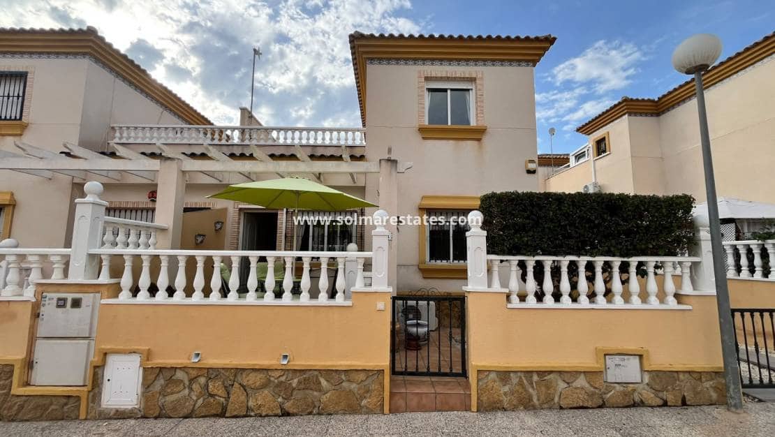 3 sovrum Semi-fristående Villa till salu i Villamartin med pool - 224 950 € (Ref: 10120887)