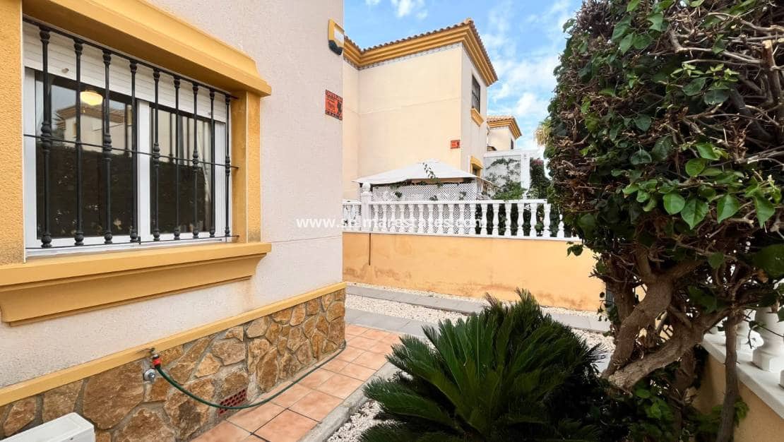 3 sovrum Semi-fristående Villa till salu i Villamartin med pool - 224 950 € (Ref: 10120887)