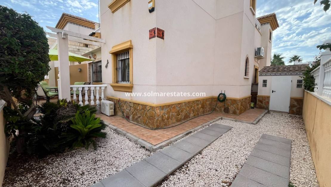 3 sovrum Semi-fristående Villa till salu i Villamartin med pool - 224 950 € (Ref: 10120887)