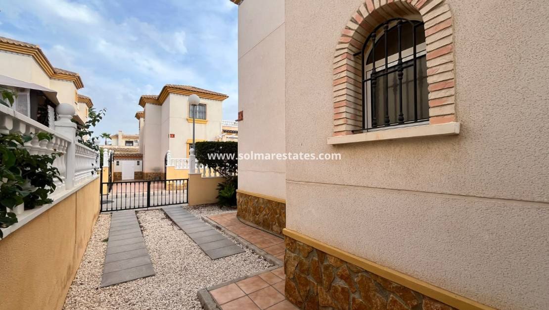 3 sovrum Semi-fristående Villa till salu i Villamartin med pool - 224 950 € (Ref: 10120887)