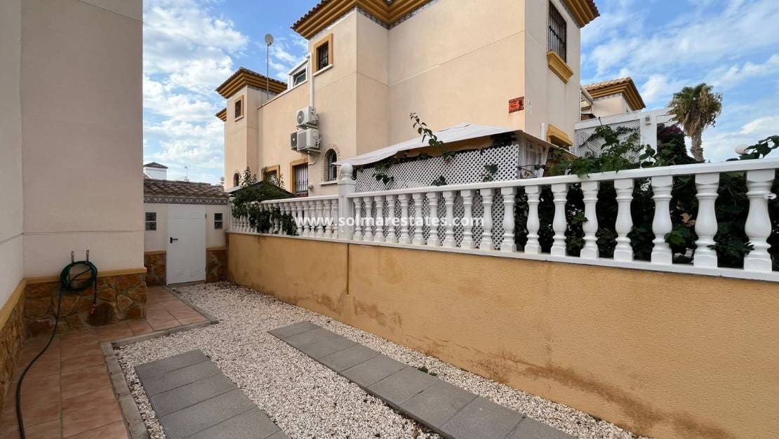 3 sovrum Semi-fristående Villa till salu i Villamartin med pool - 224 950 € (Ref: 10120887)