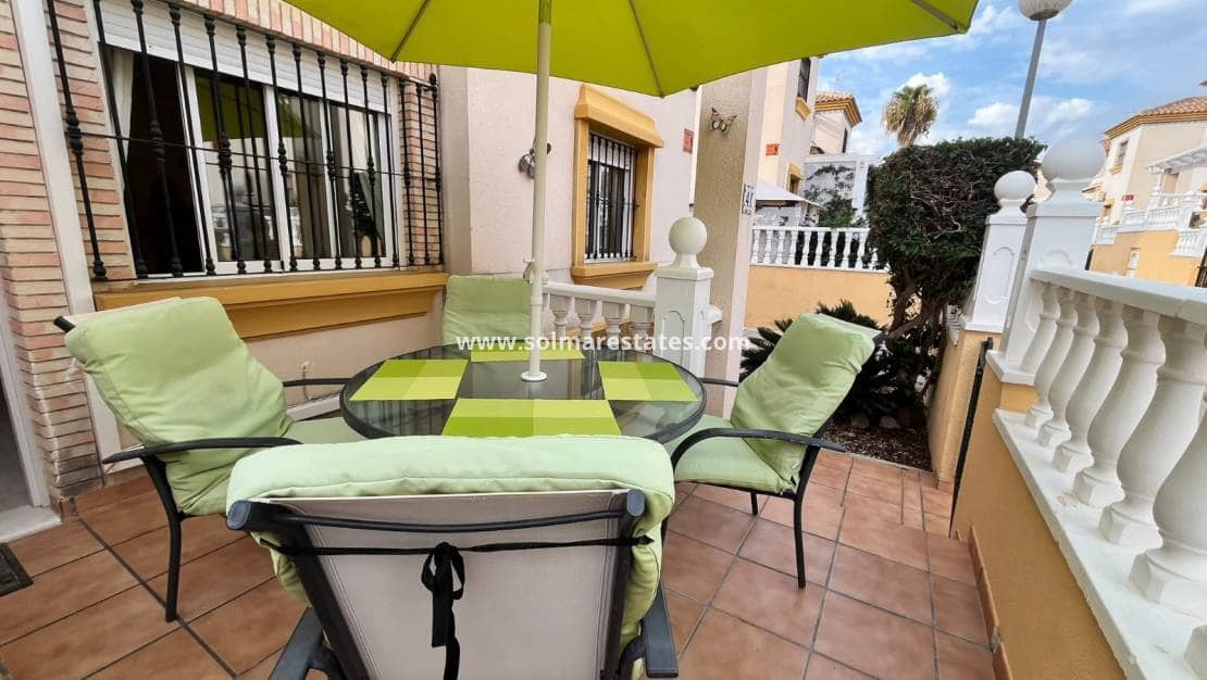 3 sovrum Semi-fristående Villa till salu i Villamartin med pool - 224 950 € (Ref: 10120887)