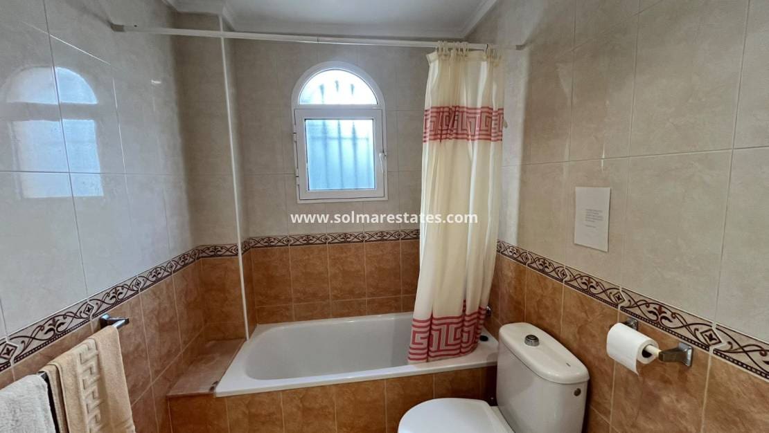 3 sovrum Semi-fristående Villa till salu i Villamartin med pool - 224 950 € (Ref: 10120887)