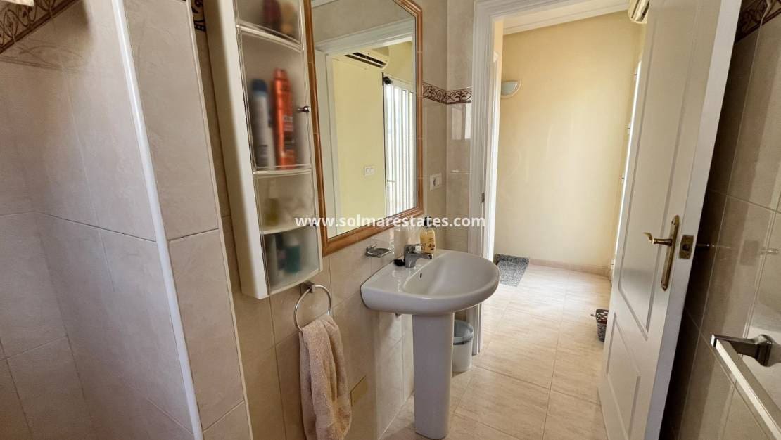 3 sovrum Semi-fristående Villa till salu i Villamartin med pool - 224 950 € (Ref: 10120887)