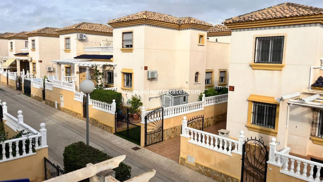 3 sovrum Semi-fristående Villa till salu i Villamartin med pool - 224 950 € (Ref: 10120887)