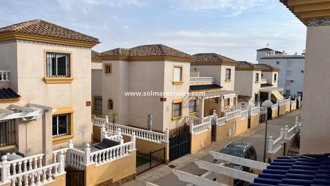3 sovrum Semi-fristående Villa till salu i Villamartin med pool - 224 950 € (Ref: 10120887)