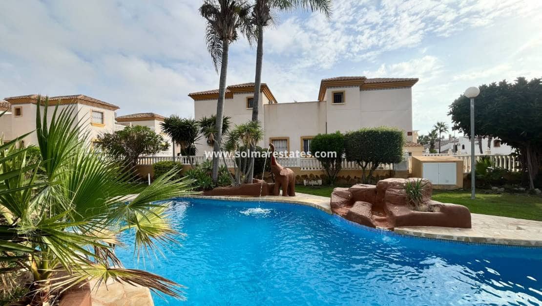 3 sovrum Semi-fristående Villa till salu i Villamartin med pool - 224 950 € (Ref: 10120887)