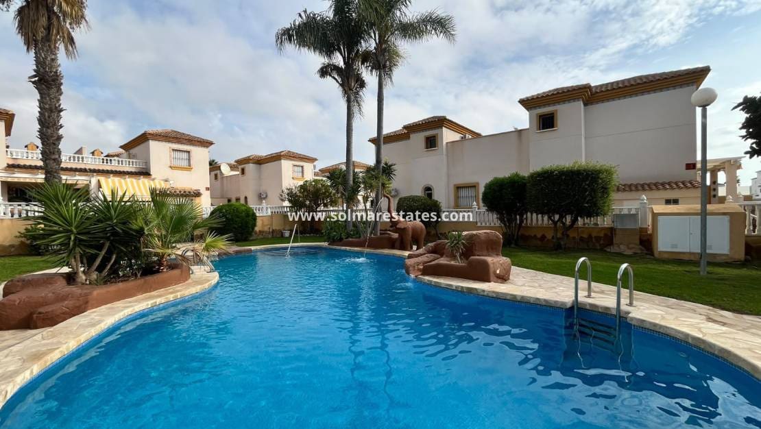 3 sovrum Semi-fristående Villa till salu i Villamartin med pool - 224 950 € (Ref: 10120887)