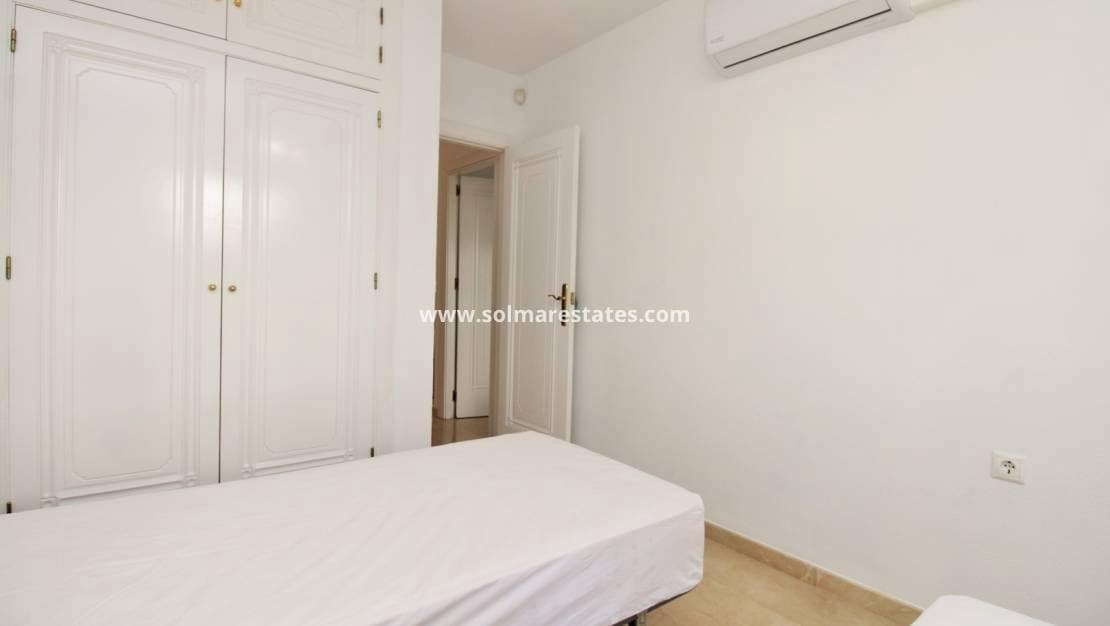 2 sypialnia Bungalow na sprzedaż w Villamartin z basenem - 219 950 € (Ref: 10130619)
