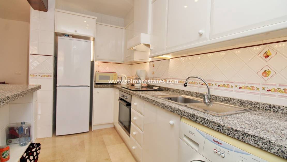 2 sypialnia Bungalow na sprzedaż w Villamartin z basenem - 219 950 € (Ref: 10130619)
