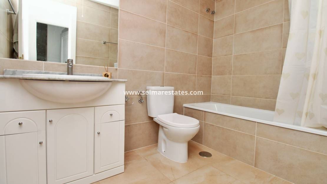 2 sypialnia Bungalow na sprzedaż w Villamartin z basenem - 219 950 € (Ref: 10130619)