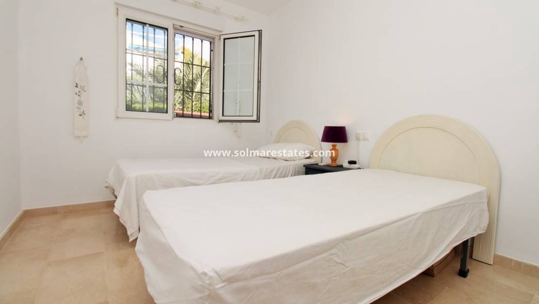 2 sypialnia Bungalow na sprzedaż w Villamartin z basenem - 219 950 € (Ref: 10130619)