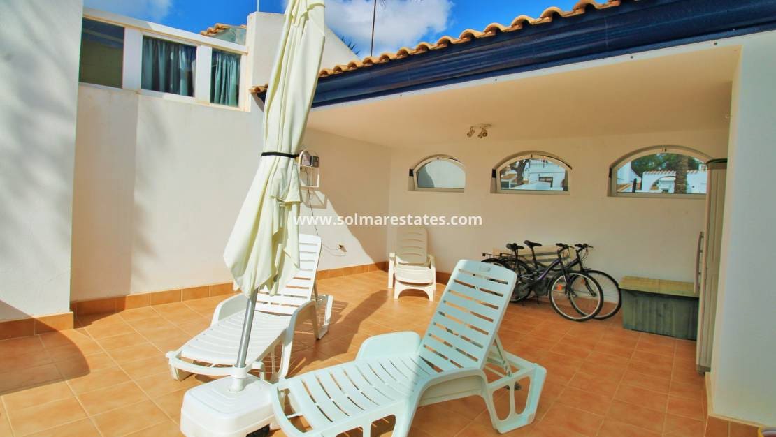 2 sypialnia Bungalow na sprzedaż w Villamartin z basenem - 219 950 € (Ref: 10130619)