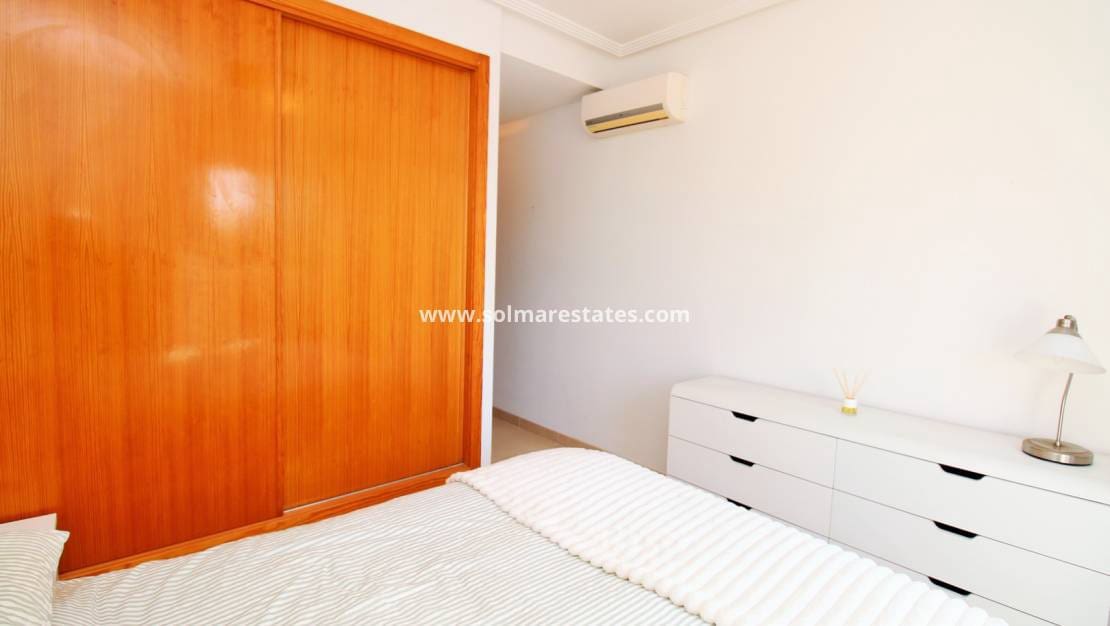 2 quarto Apartamento para venda em Villamartin com piscina garagem - 184 900 € (Ref: 10130620)