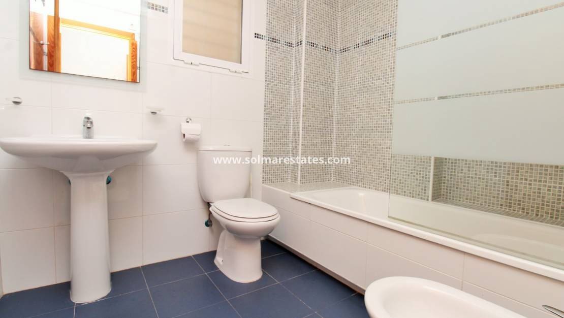 2 quarto Apartamento para venda em Villamartin com piscina garagem - 184 900 € (Ref: 10130620)