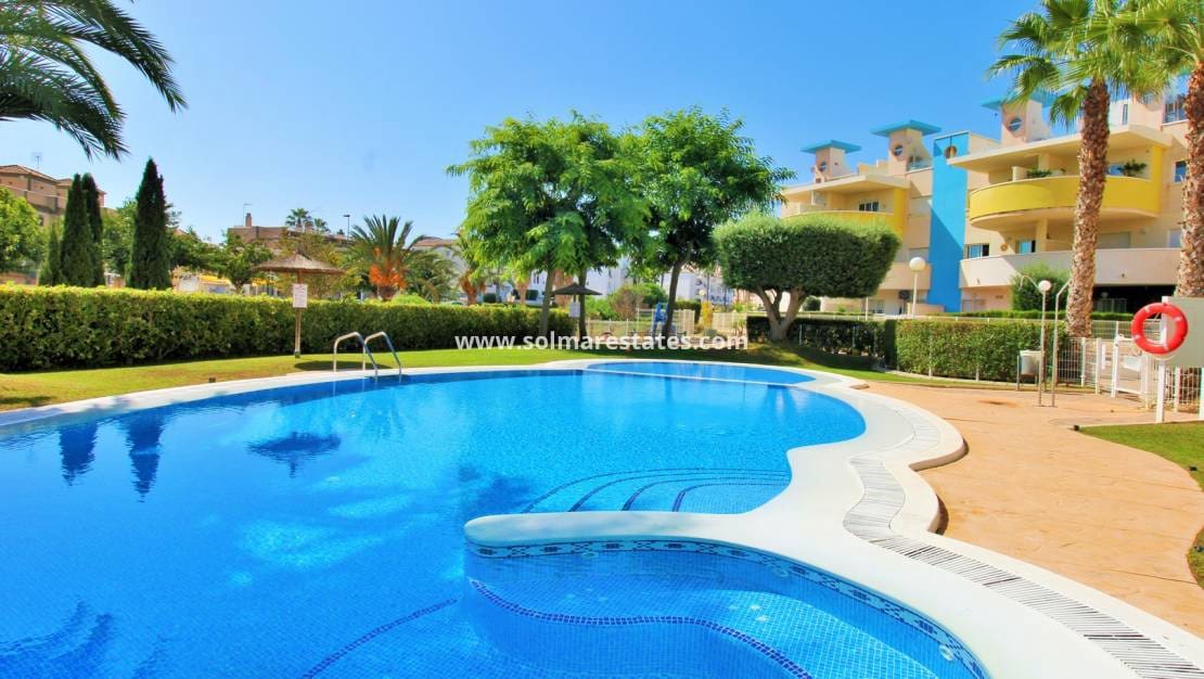 2 quarto Apartamento para venda em Villamartin com piscina garagem - 184 900 € (Ref: 10130620)