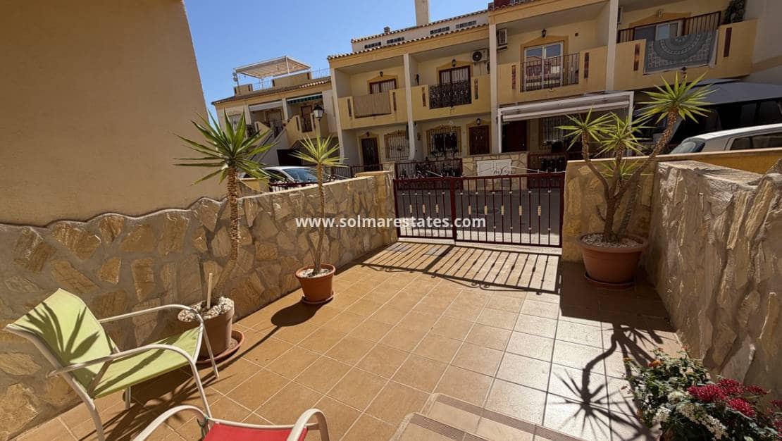 3 quarto Casa em Banda para venda em La Zenia com piscina - 214 995 € (Ref: 10130622)