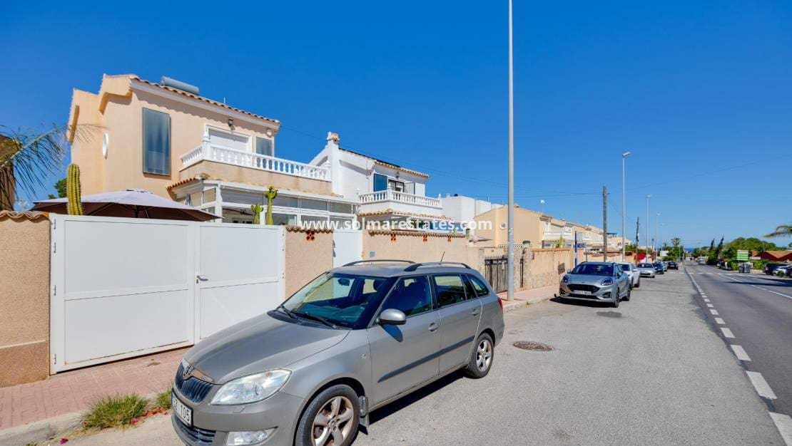 3 soverom Villa til salgs i Orihuela Costa med svømmebasseng - € 229 000 (Ref: 10135007)