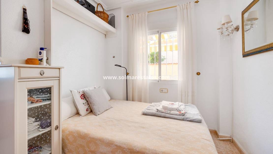 3 soverom Villa til salgs i Orihuela Costa med svømmebasseng - € 229 000 (Ref: 10135007)