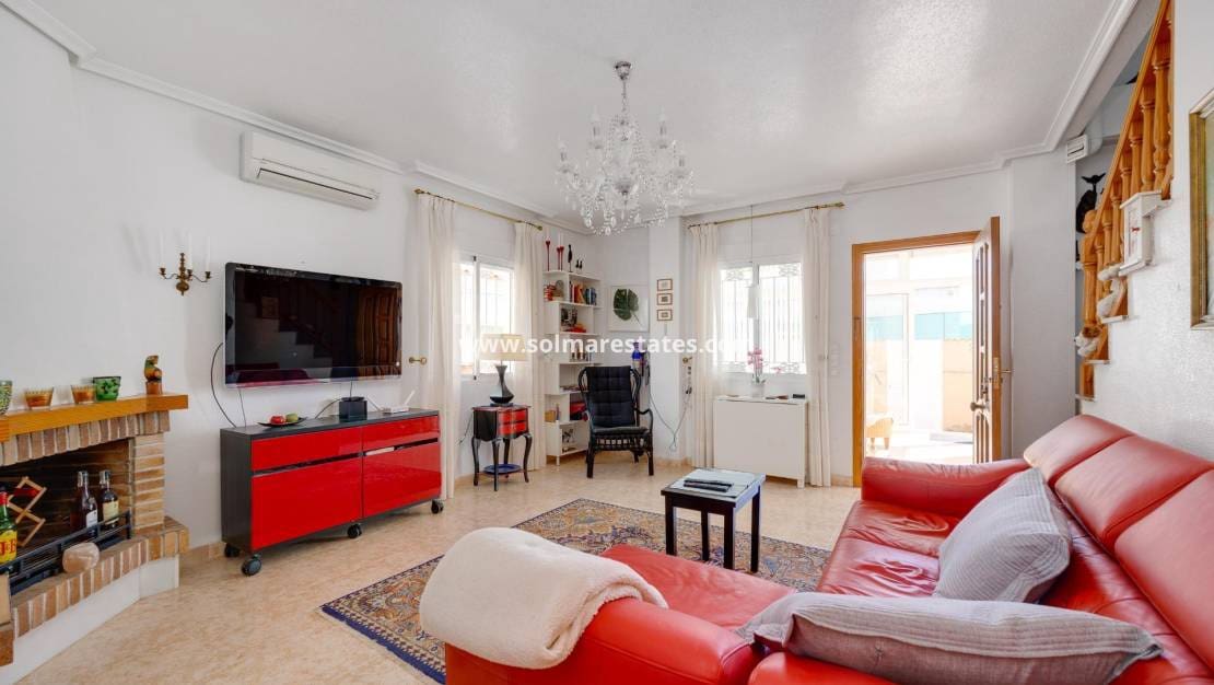3 soverom Villa til salgs i Orihuela Costa med svømmebasseng - € 229 000 (Ref: 10135007)