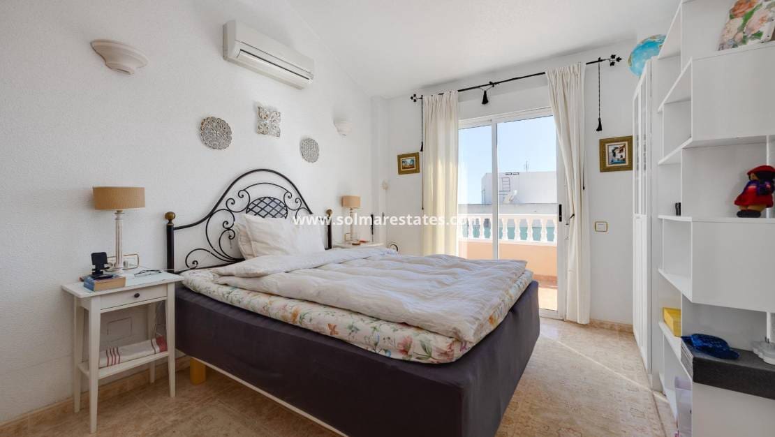 3 soverom Villa til salgs i Orihuela Costa med svømmebasseng - € 229 000 (Ref: 10135007)