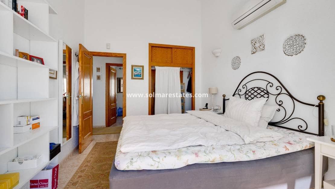 3 soverom Villa til salgs i Orihuela Costa med svømmebasseng - € 229 000 (Ref: 10135007)