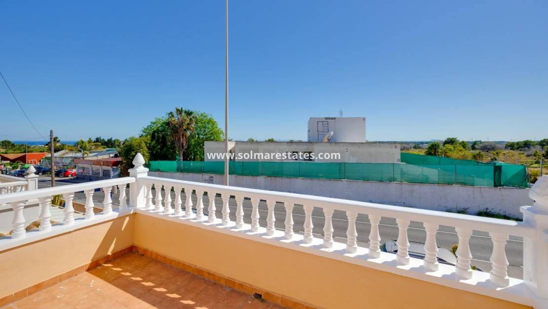 3 soverom Villa til salgs i Orihuela Costa med svømmebasseng - € 229 000 (Ref: 10135007)