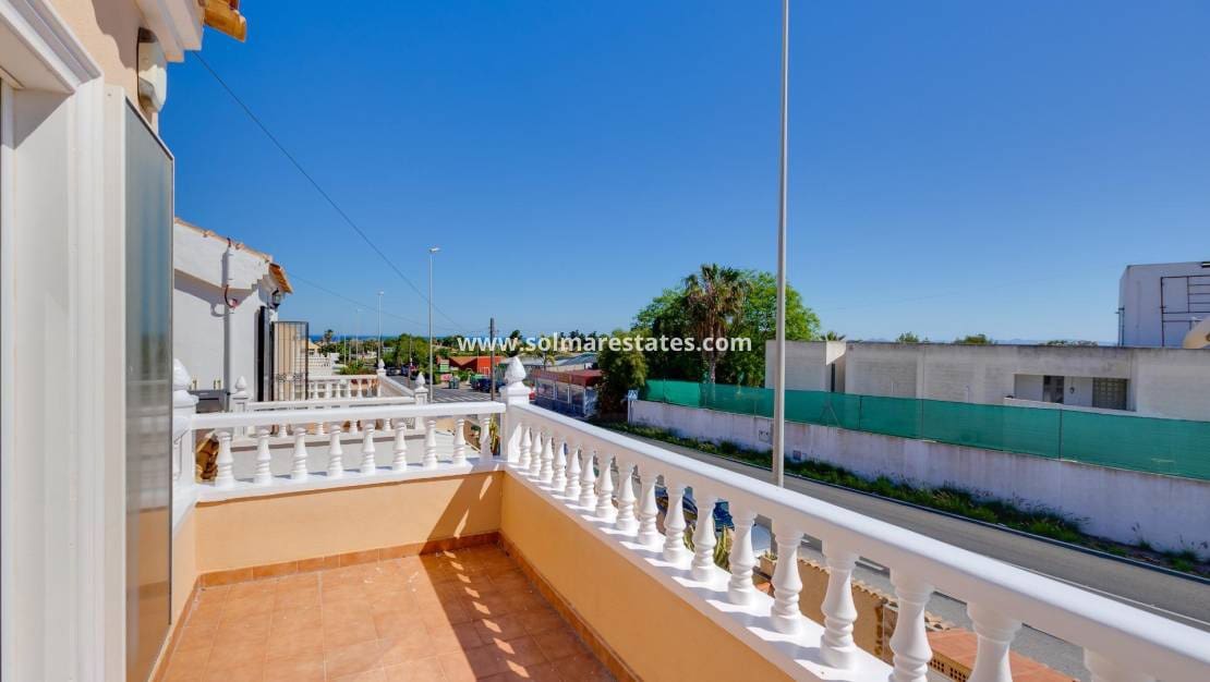 3 soverom Villa til salgs i Orihuela Costa med svømmebasseng - € 229 000 (Ref: 10135007)