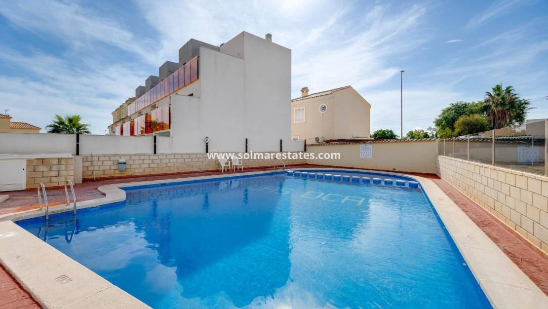 3 soverom Villa til salgs i Orihuela Costa med svømmebasseng - € 229 000 (Ref: 10135007)