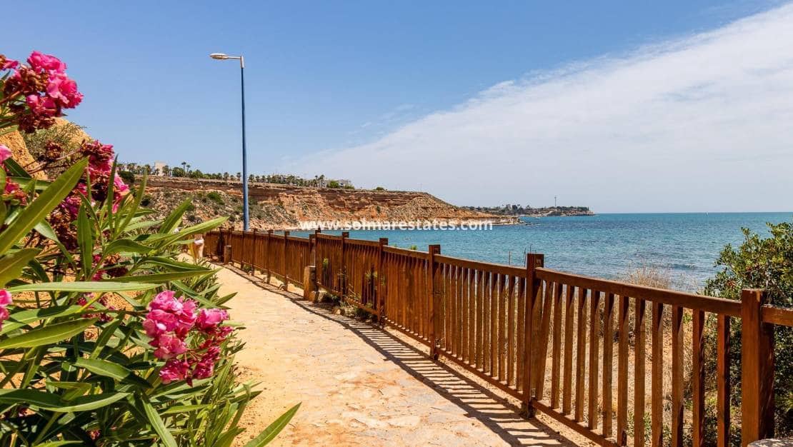 3 soverom Villa til salgs i Orihuela Costa med svømmebasseng - € 229 000 (Ref: 10135007)