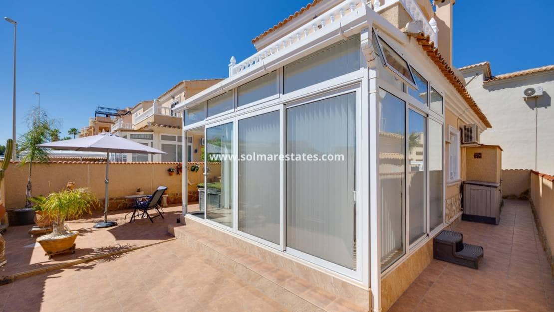3 soverom Villa til salgs i Orihuela Costa med svømmebasseng - € 229 000 (Ref: 10135007)