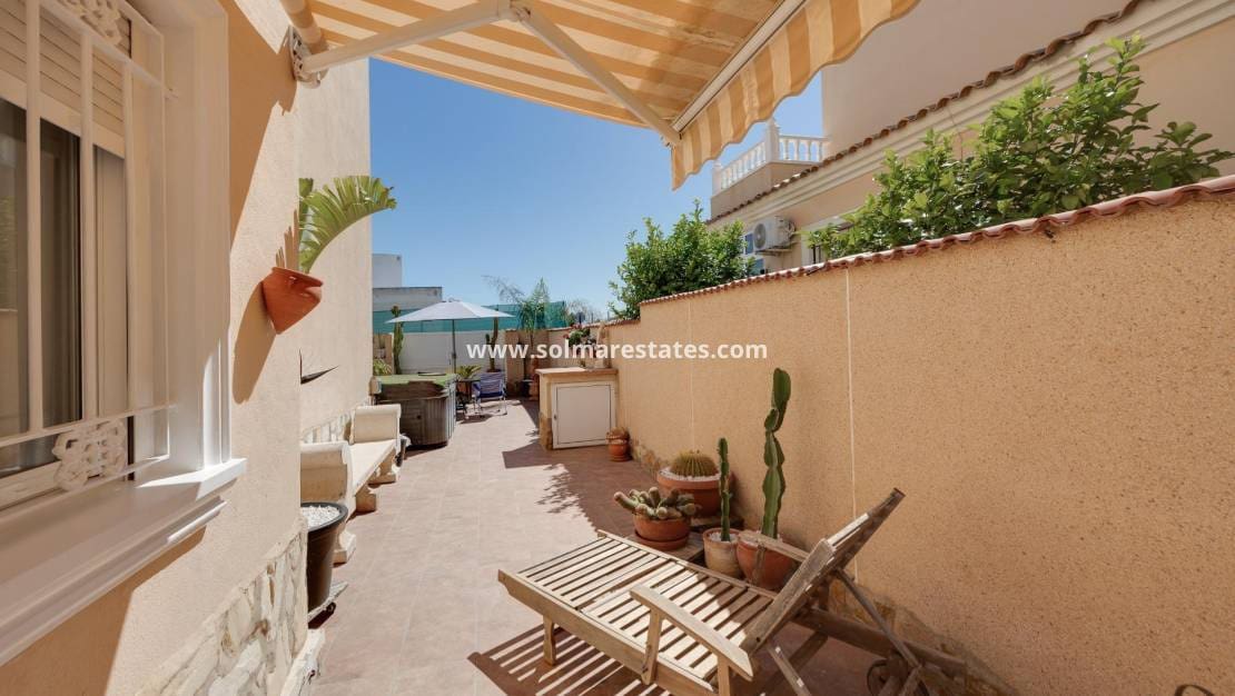 3 soverom Villa til salgs i Orihuela Costa med svømmebasseng - € 229 000 (Ref: 10135007)