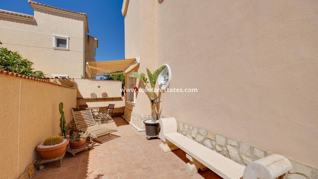 3 soverom Villa til salgs i Orihuela Costa med svømmebasseng - € 229 000 (Ref: 10135007)